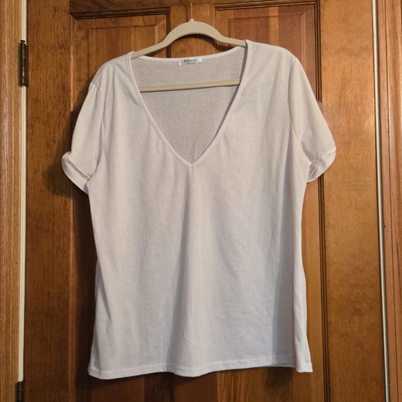 Beyove Tops - V-Neck Short Sleeve Tee Classic White XL